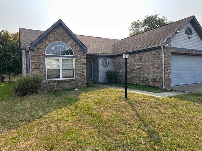 property at 1915 Glendora Dr