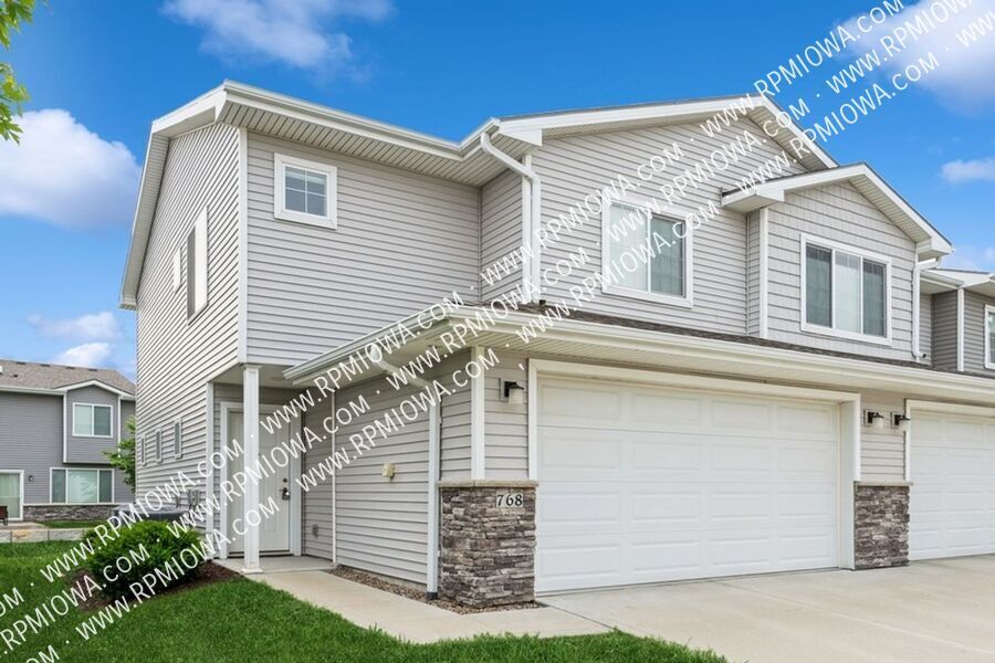 768 NE Macey Way in Waukee, IA - Building Photo