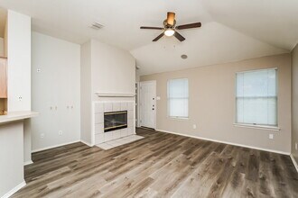 5528 Spring Ridge Dr in Watauga, TX - Building Photo - Building Photo