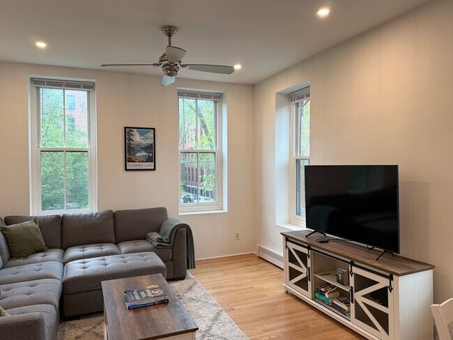 30-34-34 E Concord St in Boston, MA - Building Photo - Building Photo