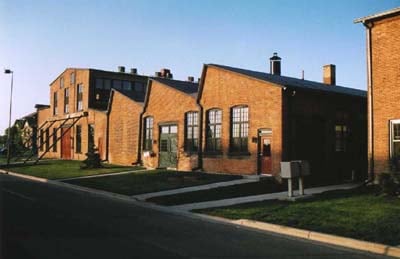 Lawton Foundry Townhomes in De Pere, WI - Foto de edificio - Building Photo