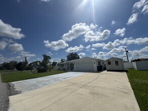 1039 Kimball Rd in Venice, FL - Building Photo - Building Photo