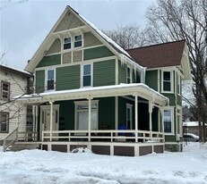 105 Spruce St in Oneonta, NY - Building Photo