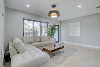 1728 NE 17th Ter in Fort Lauderdale, FL - Foto de edificio - Building Photo