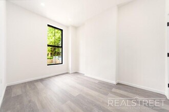 65 Palmetto St in Brooklyn, NY - Building Photo - Building Photo
