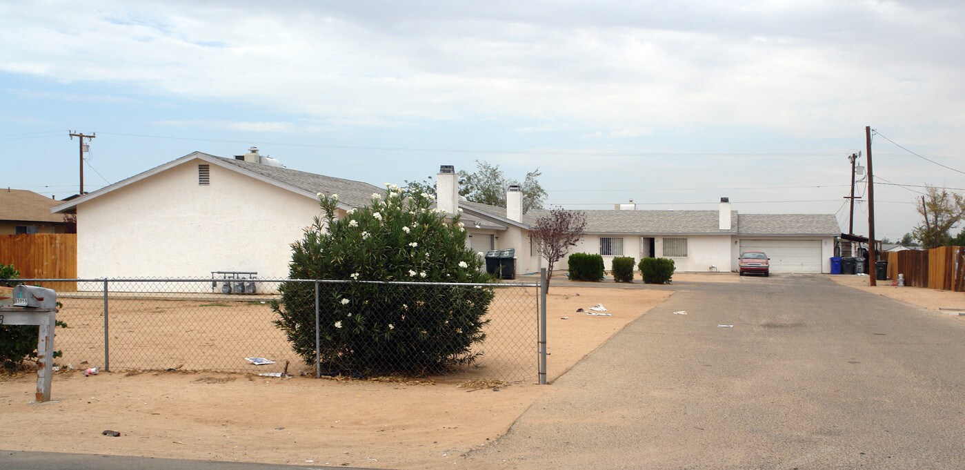 13058 Mohawk Rd in Apple Valley, CA - Building Photo