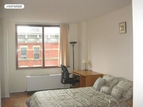 393 W 49th St in New York, NY - Foto de edificio - Building Photo