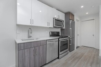 314 W 39th St in New York, NY - Building Photo - Building Photo