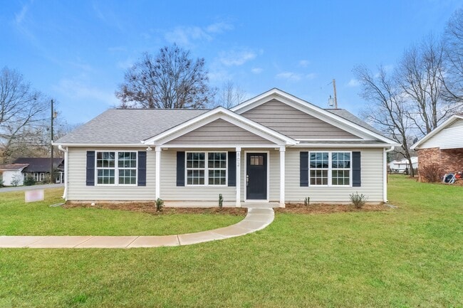 802 Self St in Cherryville, NC - Building Photo - Building Photo