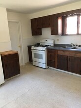 67 King St, Unit 2 in Westfield, MA - Foto de edificio - Building Photo