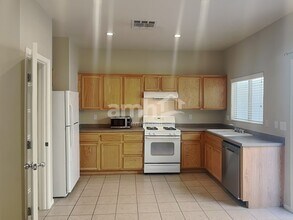 902 Blue Rosalie Pl in Henderson, NV - Foto de edificio - Building Photo