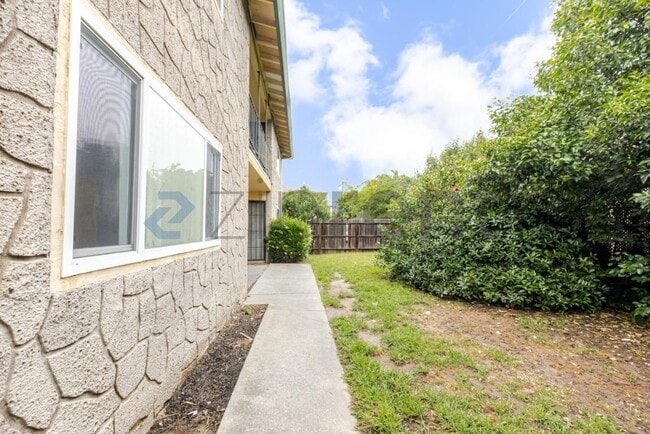 4561 Ashcroft Ave in Sacramento, CA - Building Photo - Building Photo