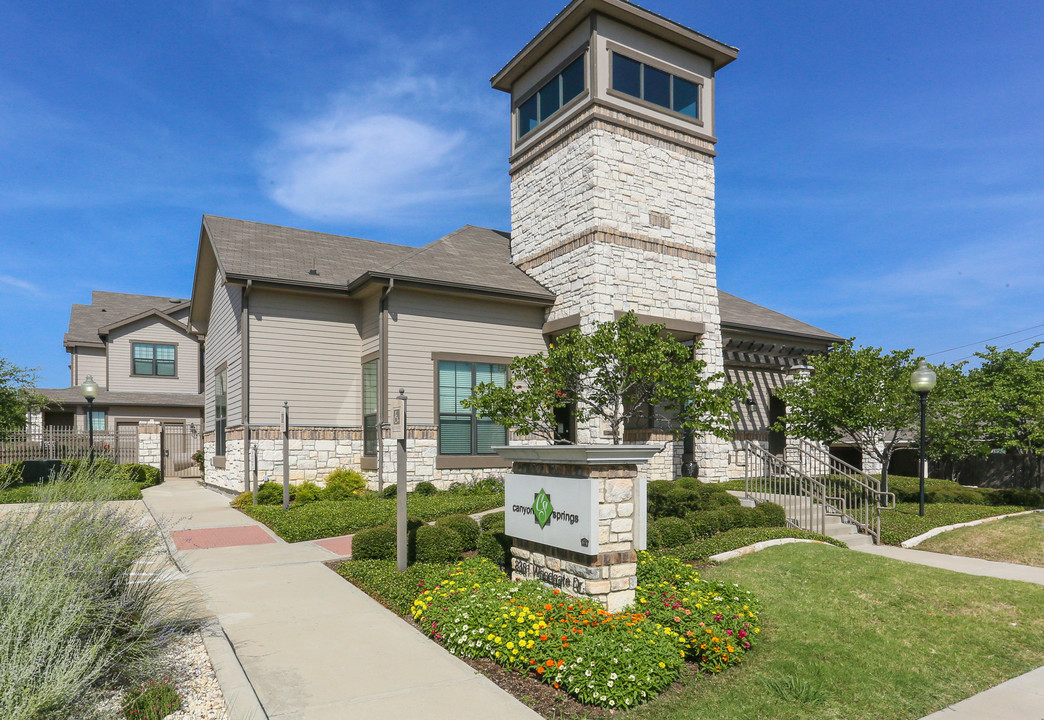 Canyon Springs in Woodway, TX - Foto de edificio