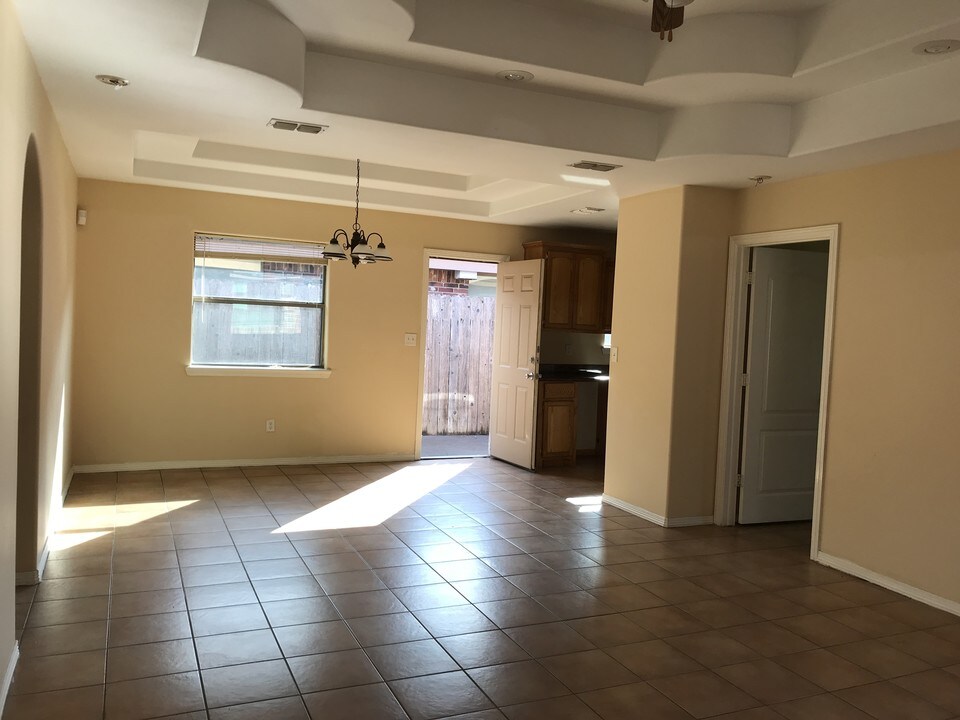 614 S O'Hare Dr, Unit 614 S. O'Hare Dr. #4 in Edinburg, TX - Building Photo