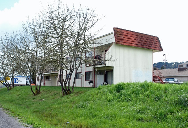 147 N Umatilla St in Sutherlin, OR - Foto de edificio - Building Photo