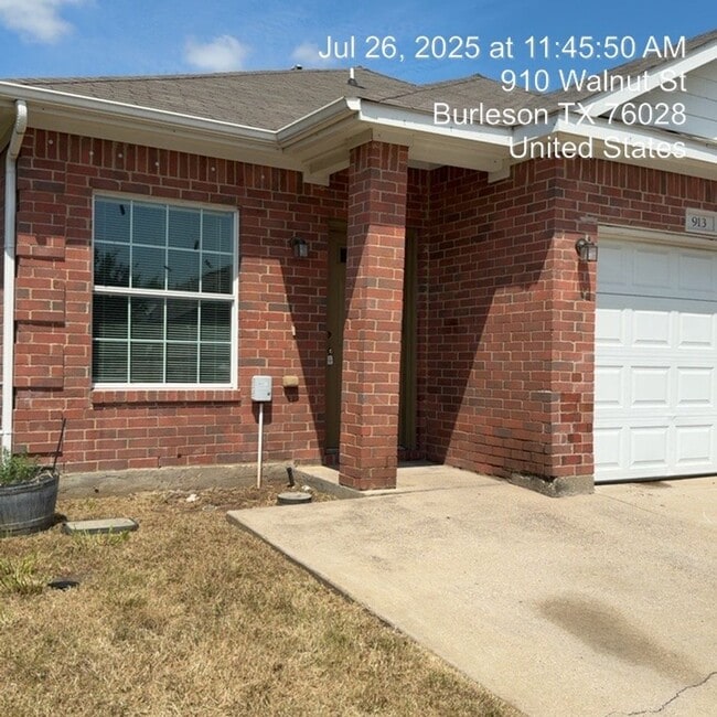 913 Walnut St in Burleson, TX - Building Photo - Building Photo