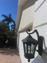 7630 Pesaro Dr in Sarasota, FL - Foto de edificio - Building Photo