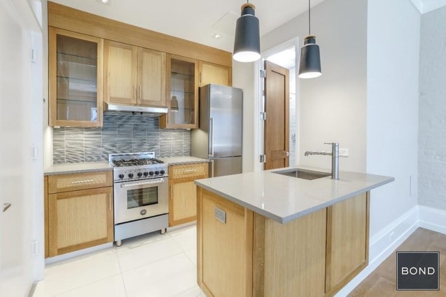 351 West 17th Street in New York, NY - Building Photo - Building Photo