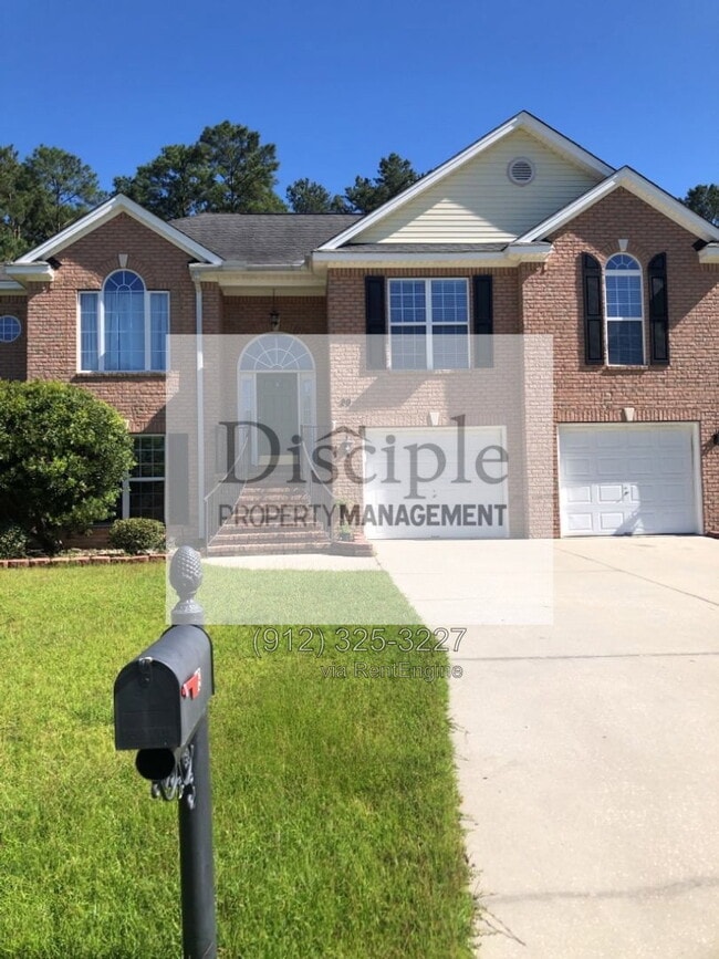 property at 29 Dee Henderson Rd