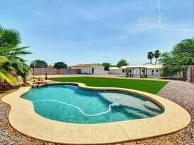 12210 N 67th St in Scottsdale, AZ - Building Photo