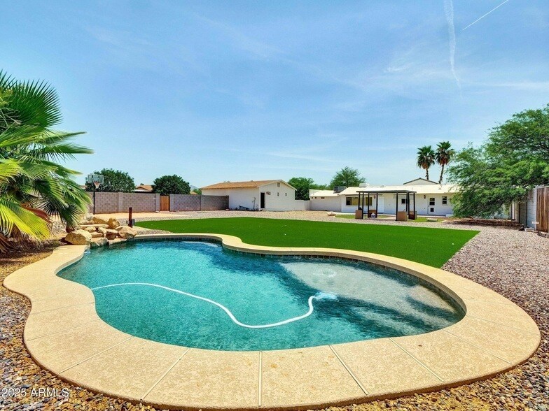 12210 N 67th St in Scottsdale, AZ - Foto de edificio