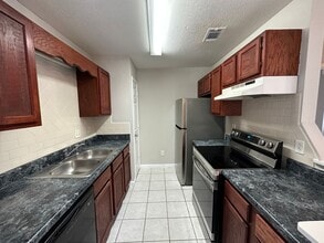 8300 Country Walk Dr in Pensacola, FL - Building Photo - Building Photo