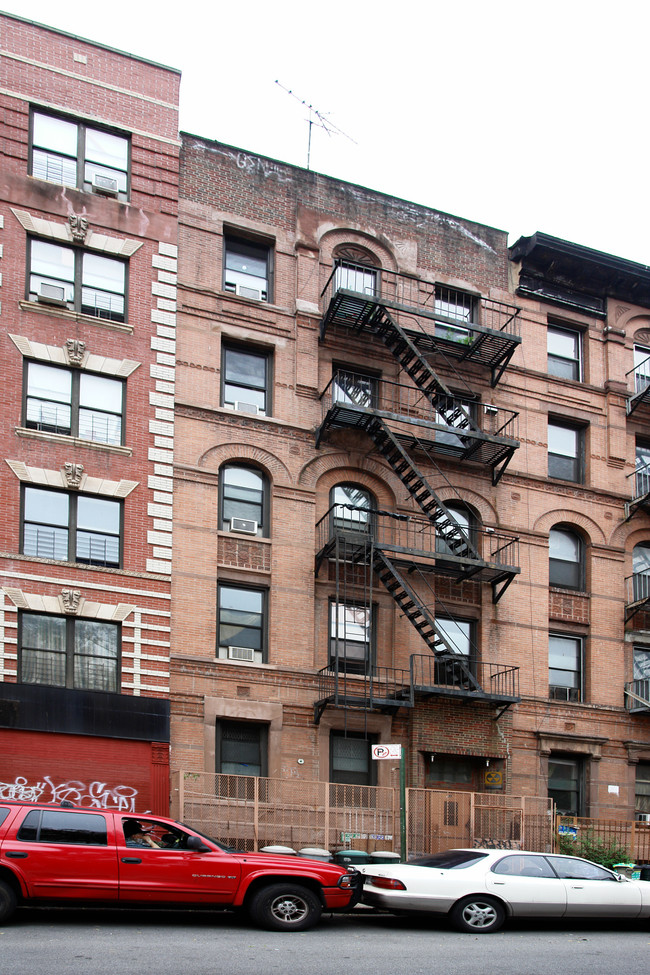 211 Henry St in New York, NY - Building Photo - Building Photo