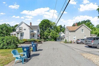 9 Maple Ct, Unit 2 in Andover, MA - Building Photo - Building Photo