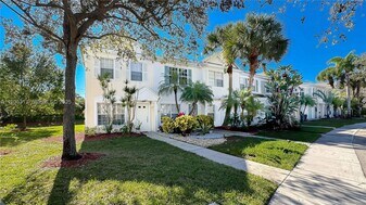 7818 Dixie Beach Cir in Tamarac, FL - Building Photo