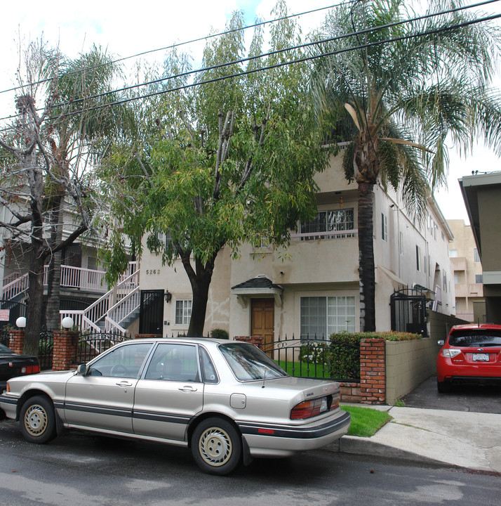 5262 Cartwright Ave in North Hollywood, CA - Foto de edificio