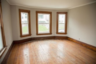 702 Caledonia Pl in Dubuque, IA - Building Photo - Building Photo