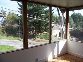 2107 NE 54th St-Unit -a2 in Seattle, WA - Building Photo - Building Photo