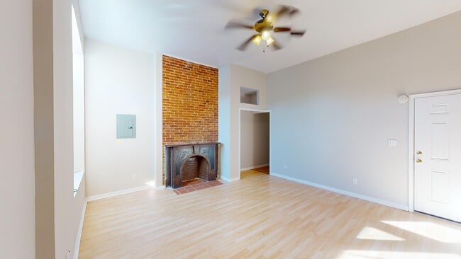 1705 N Calvert St, Unit 1B in Baltimore, MD - Foto de edificio - Building Photo