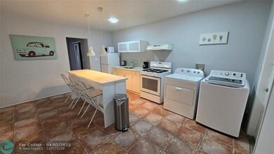7725 Harding Ave in Miami Beach, FL - Building Photo - Building Photo