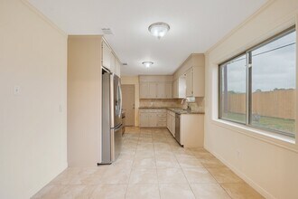2510 Twisted Oaks Dr in Bryan, TX - Building Photo - Building Photo