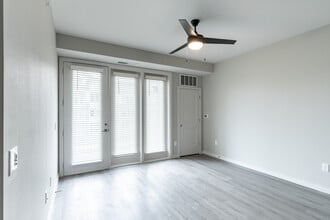 Legacy Rochester Hills in Rochester Hills, MI - Foto de edificio - Interior Photo