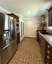 9646 Meadowglen Ln in Houston, TX - Building Photo - Building Photo