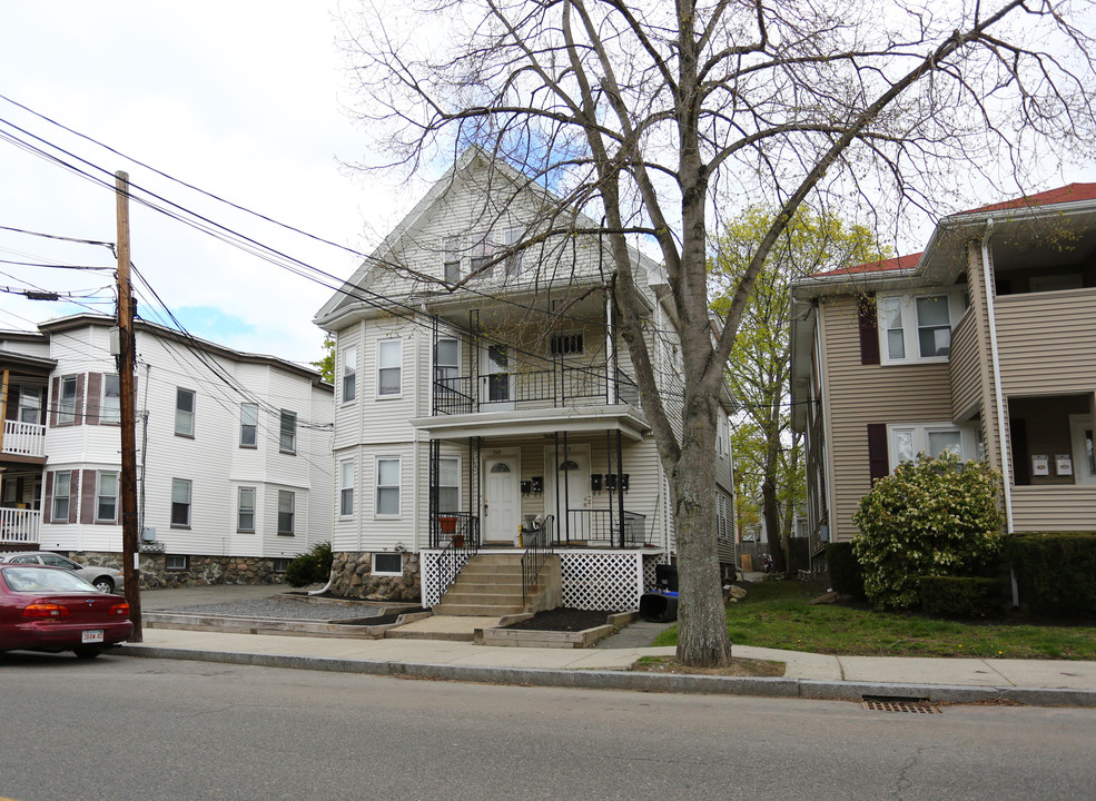 368 Crescent St in Waltham, MA - Foto de edificio