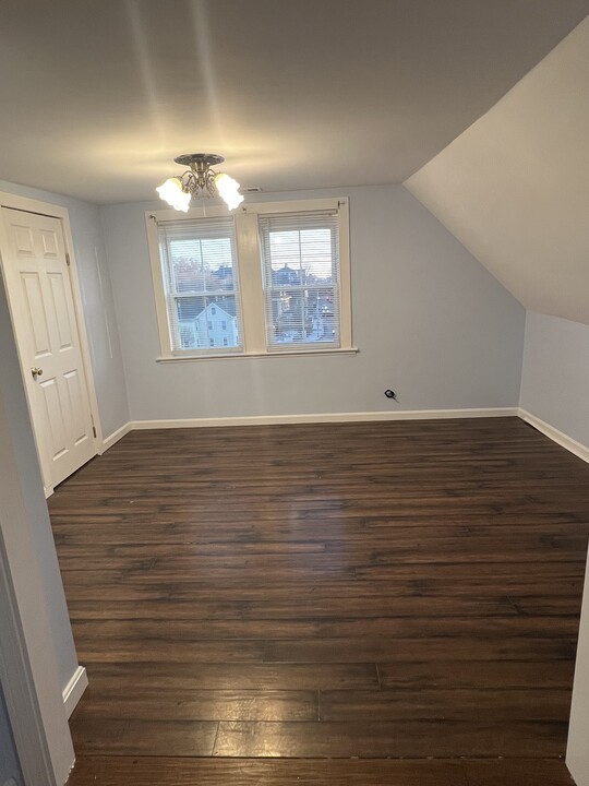 52 Essex St, Unit 52 Essex st Apt 3 in Beverly, MA - Building Photo