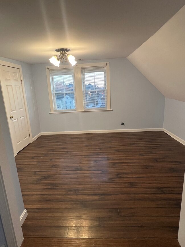 52 Essex St, Unit 52 Essex st Apt 3, Unit 52 Essex st Apt 3