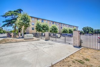 Bernardine Senior Independent Living in San Bernardino, CA - Foto de edificio - Building Photo