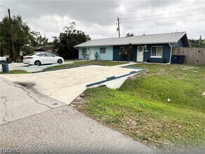 19113-19115 Holly Rd in Ft. Myers, FL - Building Photo - Building Photo