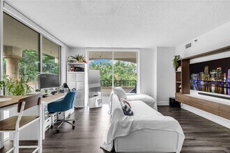 1834 Brickell Ave, Unit 33 in Miami, FL - Building Photo - Building Photo