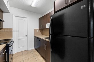 13 S Royal Poinciana Blvd in Miami Springs, FL - Building Photo - Building Photo