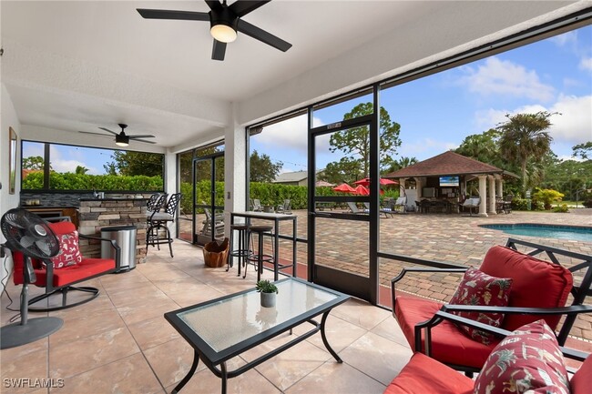 2820 12th Ave NE in Naples, FL - Foto de edificio - Building Photo