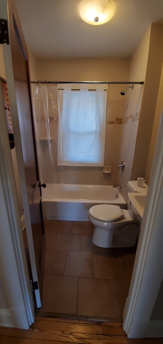 11304 Florian Ave, Unit Up in Cleveland, OH - Foto de edificio - Building Photo