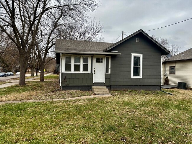 property at 320 S Manhattan Ave