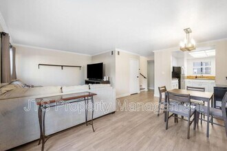 9 Derow Ct in Sacramento, CA - Building Photo - Building Photo