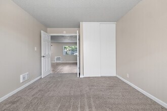 Northview in Turlock, CA - Foto de edificio - Building Photo