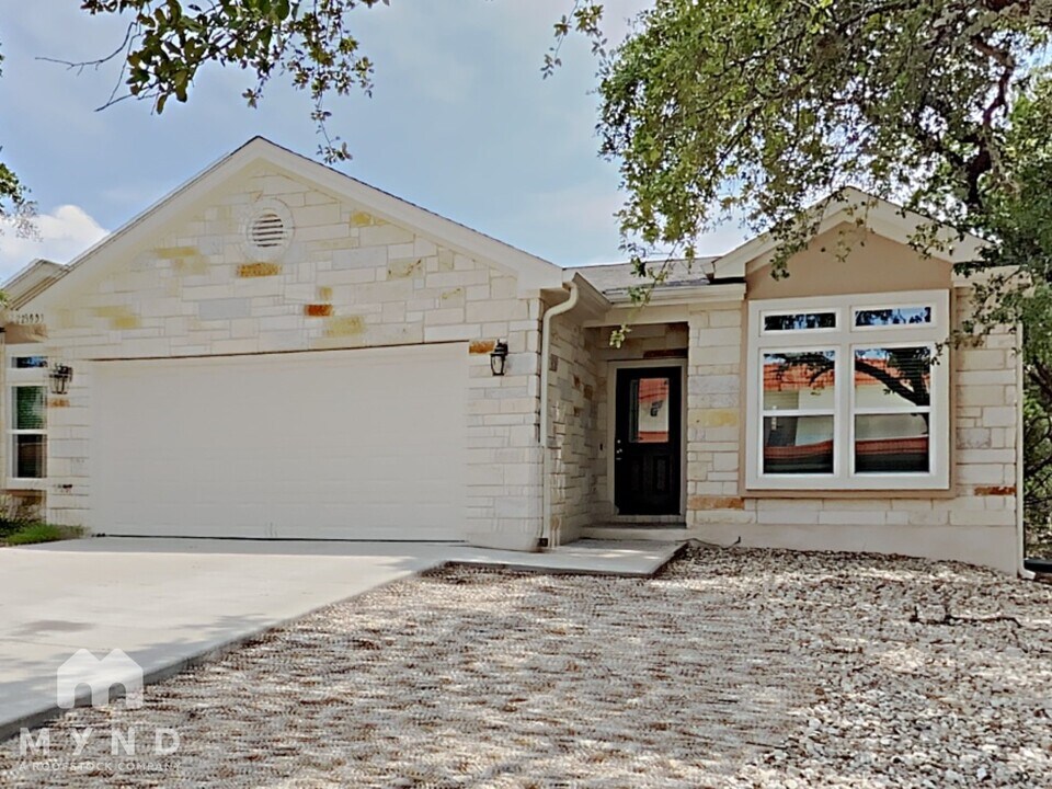 21503 Pershing Ave in Lago Vista, TX - Building Photo